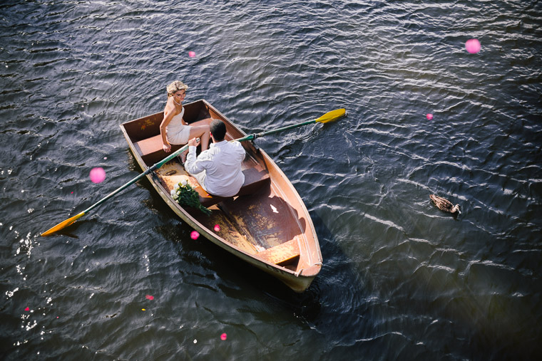 Roslyn & Andrew's lakeside prewedding. A rowboat get away along the lakeside.