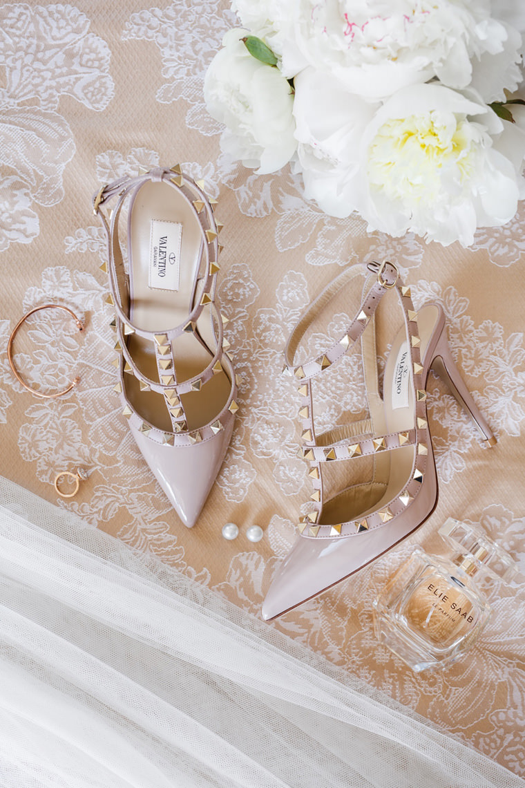 10 items every bride needs in her wedding flatlay - Hilary Cam Photography