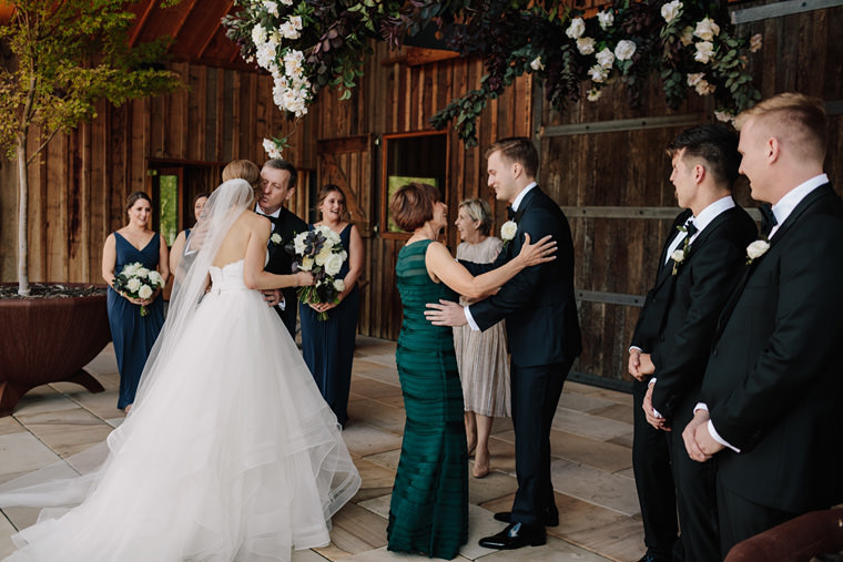Outdoor wedding ceremony at Bendooley Estate