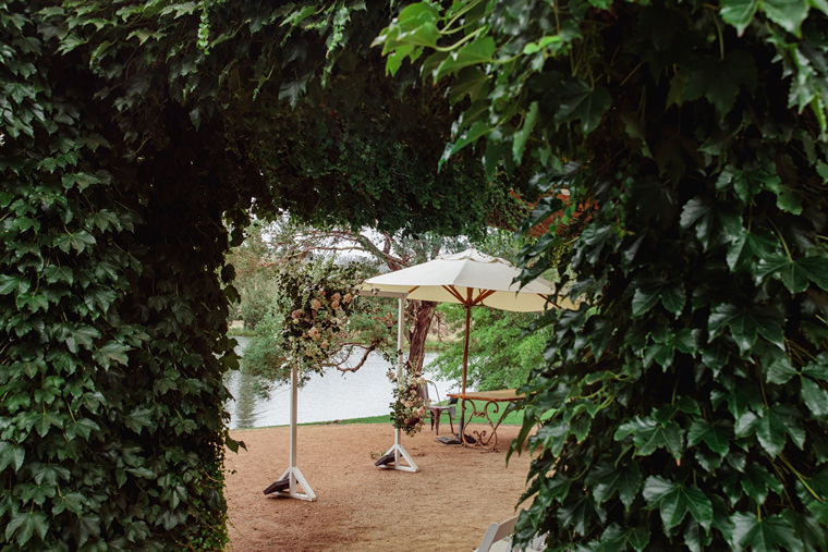 Rainy but beautiful wedding day at Bendooley Estate, captured by Hilary Cam Photography